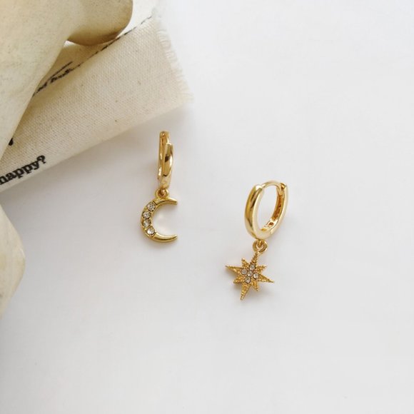 💕Last One Moon Star Rhinestone Hugges Earrings - Picture 4 of 9